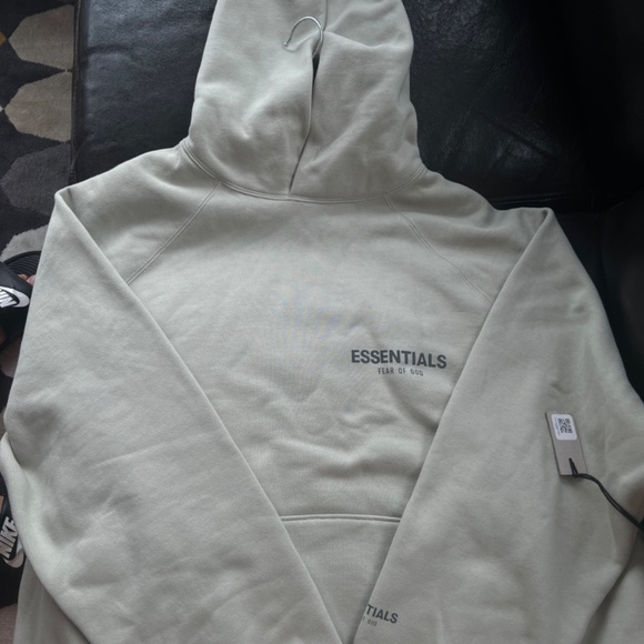 Essentials hoodie - Picture 3 of 3